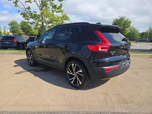 Photo of 2022 Onyx Black Metallic Volvo XC40