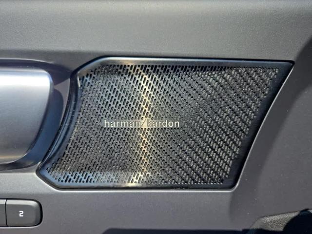 Photo of 2022 Onyx Black Metallic Volvo XC40