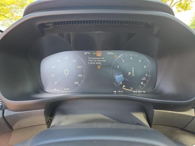Photo of 2022 Onyx Black Metallic Volvo XC40