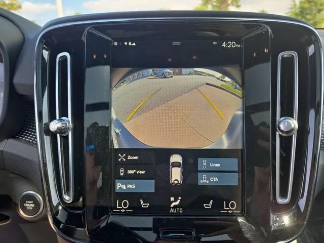Photo of 2022 Onyx Black Metallic Volvo XC40