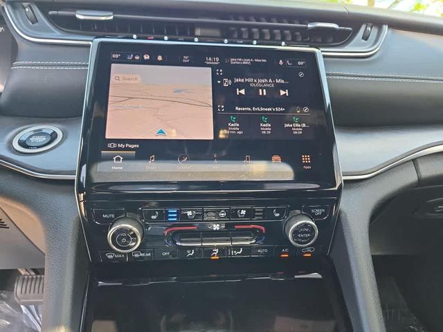 Photo of 2021 Silver Zynith Jeep Grand Cherokee L