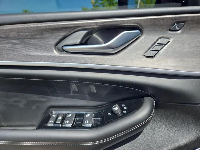 Photo of 2021 Silver Zynith Jeep Grand Cherokee L