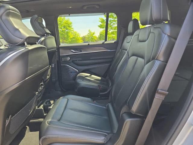 Photo of 2021 Silver Zynith Jeep Grand Cherokee L