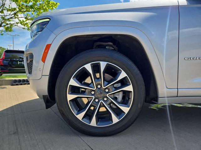 Photo of 2021 Silver Zynith Jeep Grand Cherokee L