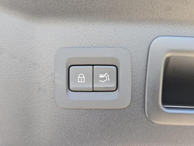 Photo of 2025 Rhodium White Premium Mazda CX-70