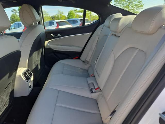 Photo of 2024 Alta White Genesis G70
