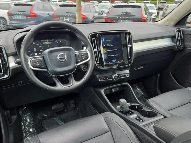 Photo of 2020 Glacier Silver Metallic Volvo XC40