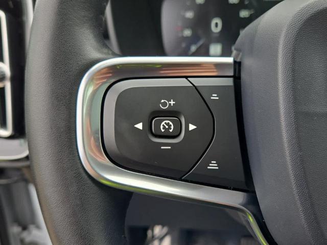 Photo of 2020 Glacier Silver Metallic Volvo XC40