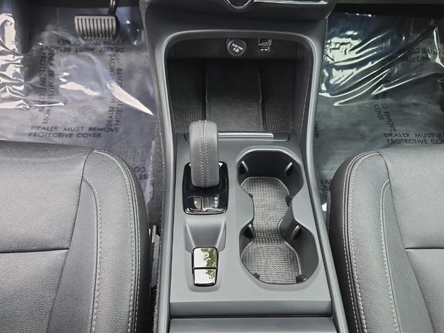 Photo of 2020 Glacier Silver Metallic Volvo XC40