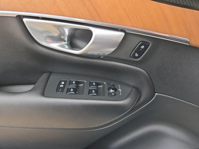 Photo of 2023 Silver Volvo XC90