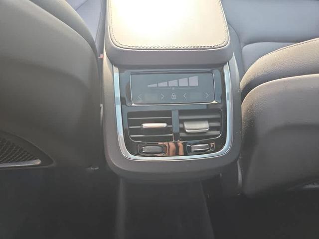 Photo of 2024 Onyx Black Metallic Volvo XC90