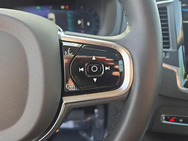 Photo of 2024 Onyx Black Metallic Volvo XC90