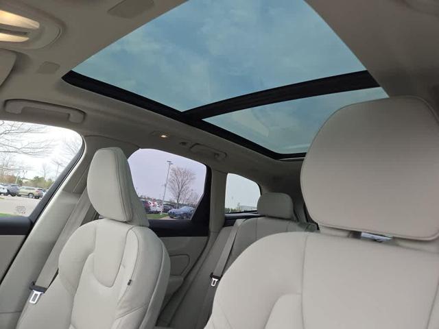 Photo of 2025 Onyx Black Volvo XC60 Plug-In Hybrid