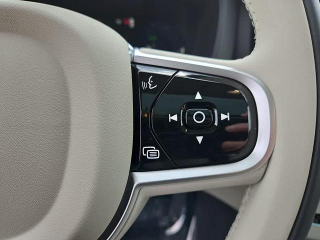Photo of 2025 Onyx Black Volvo XC60 Plug-In Hybrid
