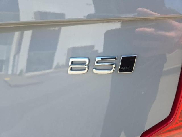 Photo of 2024 Metallic Volvo XC90