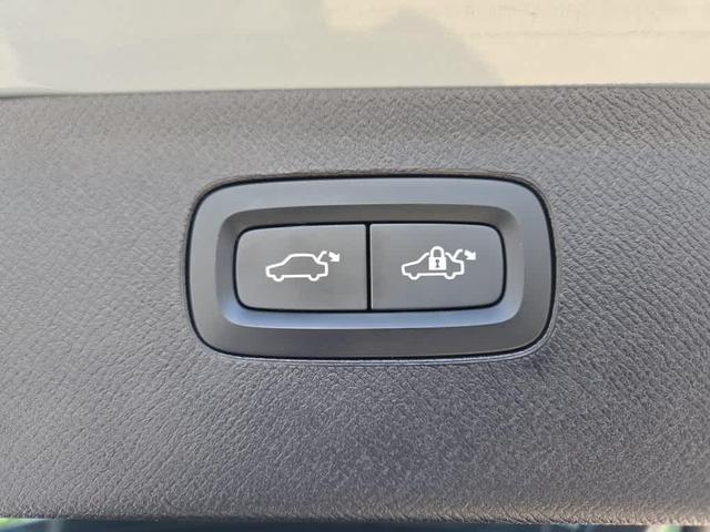 Photo of 2024 Metallic Volvo XC90