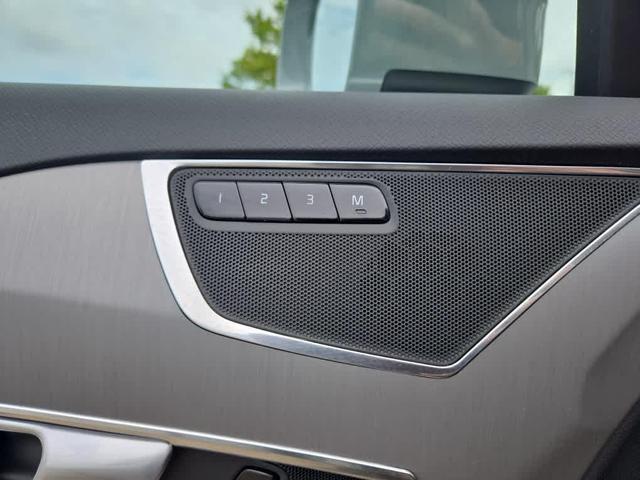 Photo of 2024 Metallic Volvo XC90