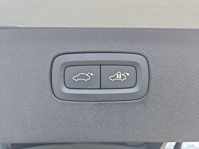 Photo of 2024 Metallic Volvo XC90