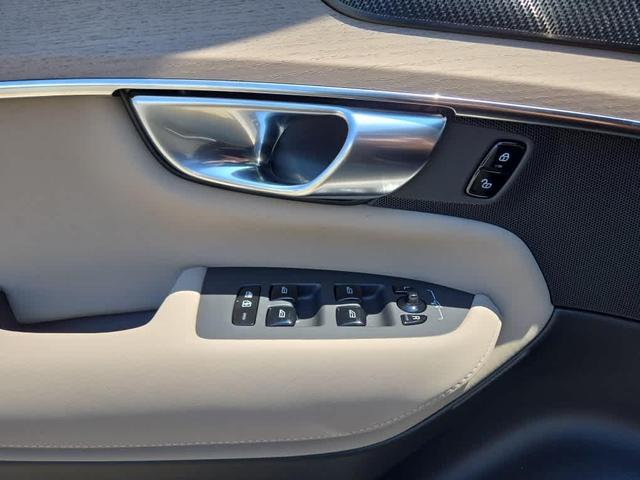 Photo of 2025 Mulberry Red Volvo XC90