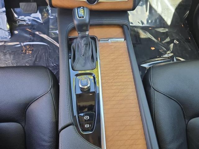 Photo of 2022 Denim Blue Metallic Volvo XC90