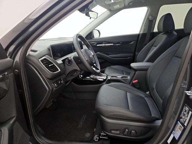 Photo of 2025 Gray Kia Seltos