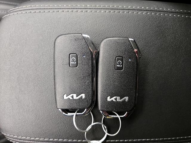 Photo of 2025 Gray Kia Seltos