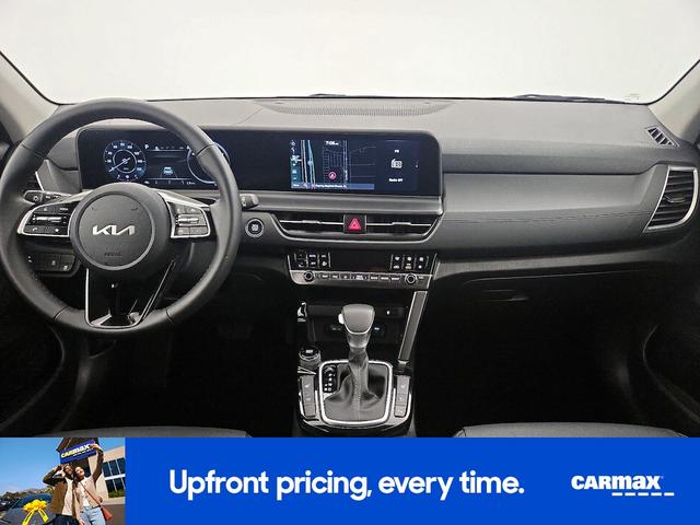 Photo of 2025 Gray Kia Seltos