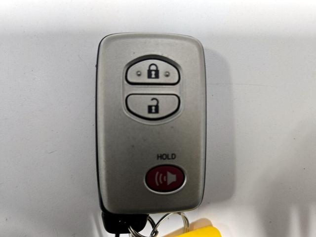 Photo of 2019 White Toyota 4Runner
