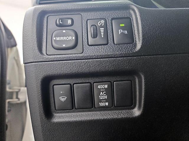 Photo of 2019 White Toyota 4Runner