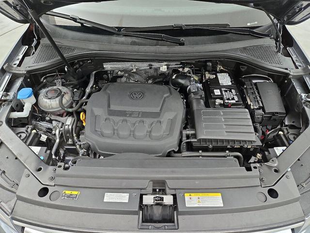 Photo of 2022 Gray Volkswagen Tiguan