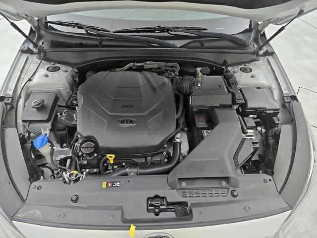 Photo of 2017 Silver Kia Cadenza