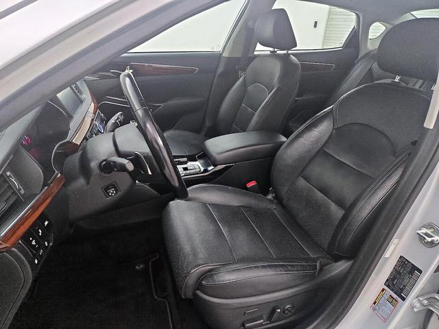 Photo of 2017 Silver Kia Cadenza