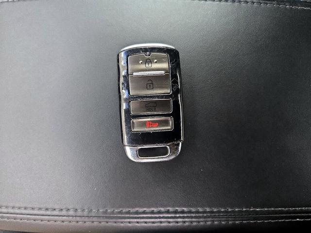 Photo of 2017 Silver Kia Cadenza