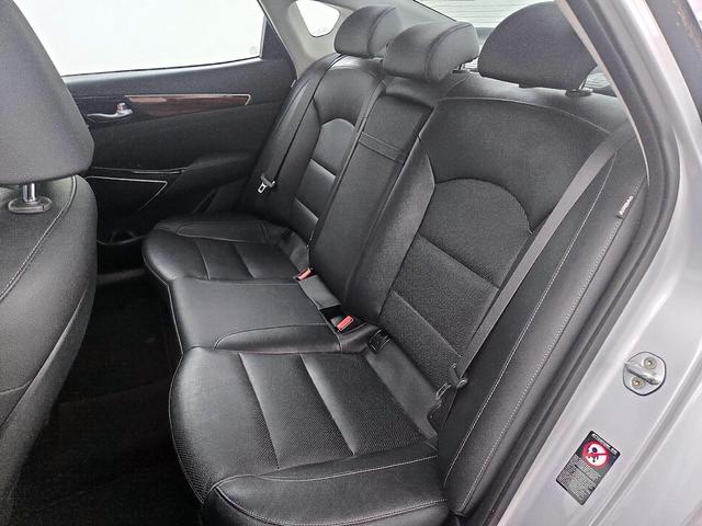 Photo of 2017 Silver Kia Cadenza