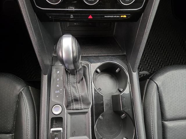 Photo of 2022 Silver Volkswagen Atlas