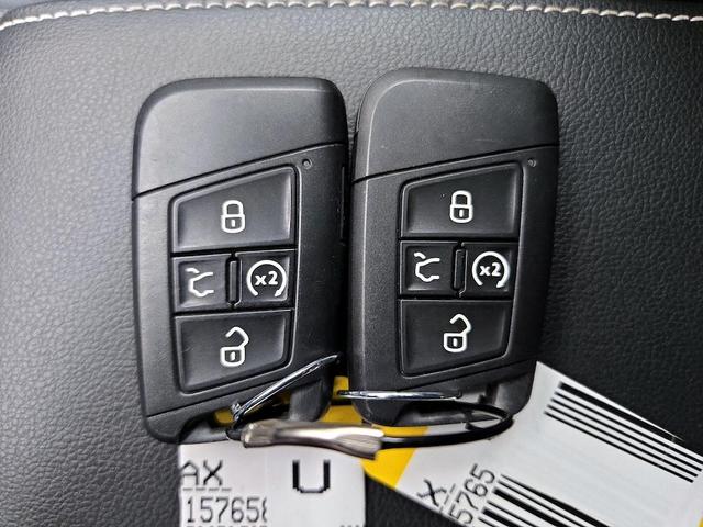 Photo of 2022 White Volkswagen Tiguan