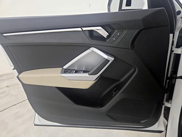 Photo of 2020 White Audi Q3