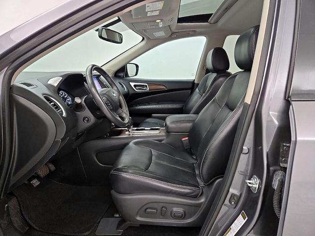 Photo of 2017 Gray Nissan Pathfinder