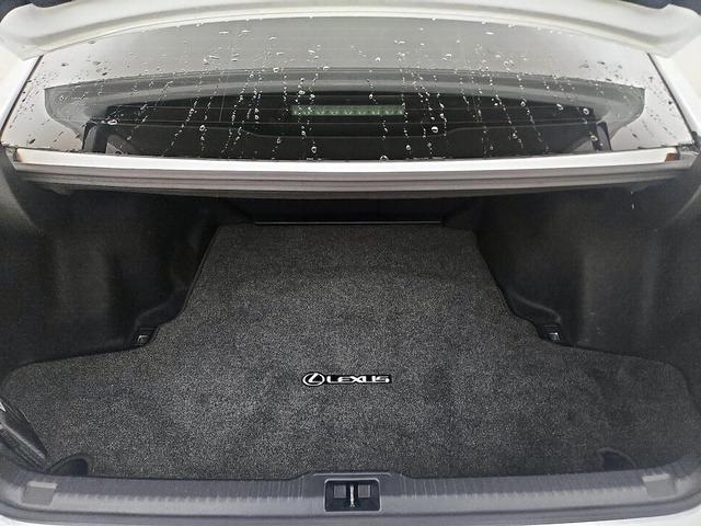 Photo of 2023 White Lexus IS 350