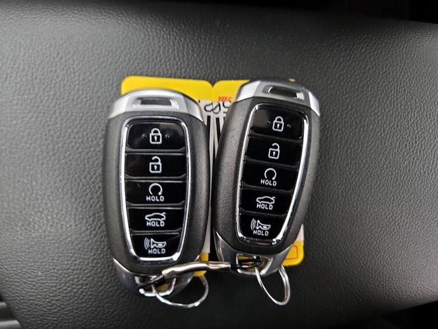 Photo of 2023 Blue Hyundai ELANTRA