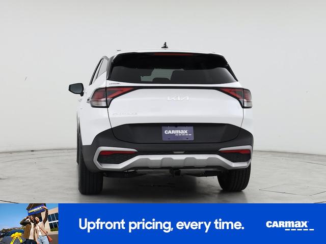 Photo of 2023 White Kia Sportage