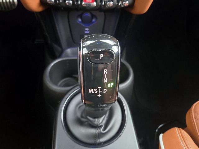 Photo of 2022 Green MINI Convertible