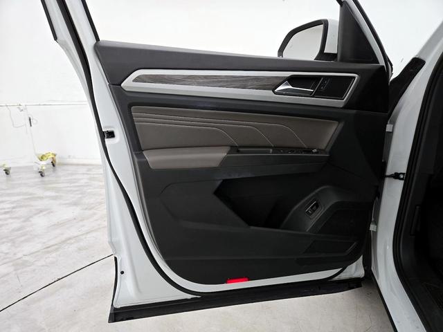 Photo of 2022 White Volkswagen Atlas Cross Sport