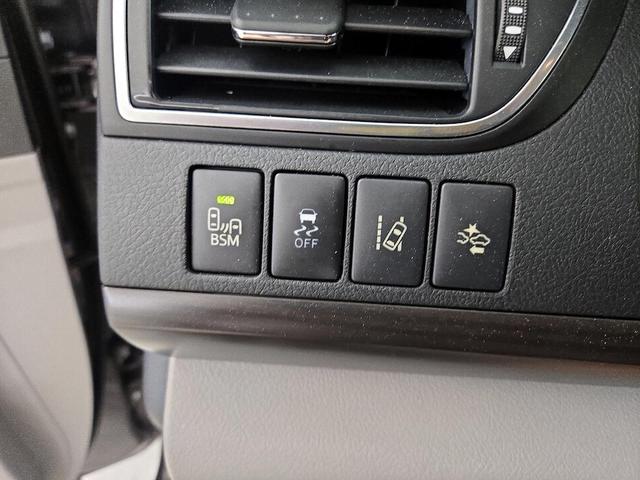 Photo of 2017 Gray Toyota Camry