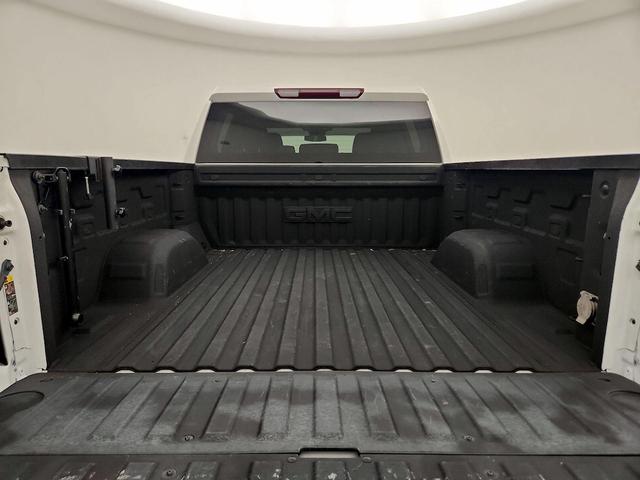 Photo of 2022 White GMC Sierra 1500
