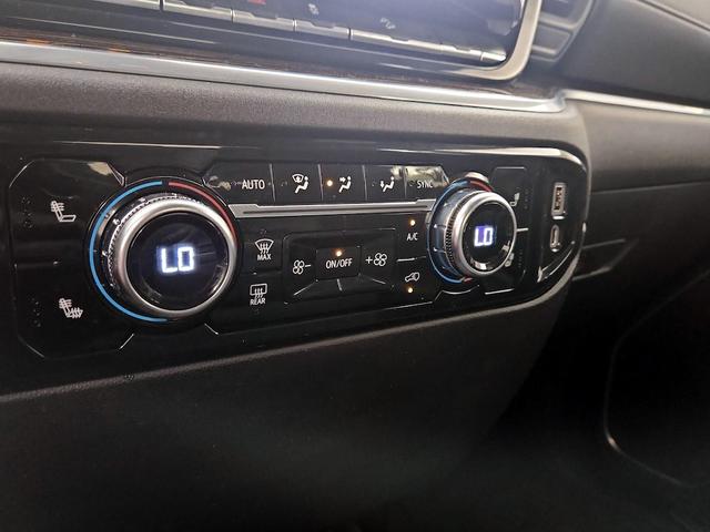 Photo of 2022 White GMC Sierra 1500