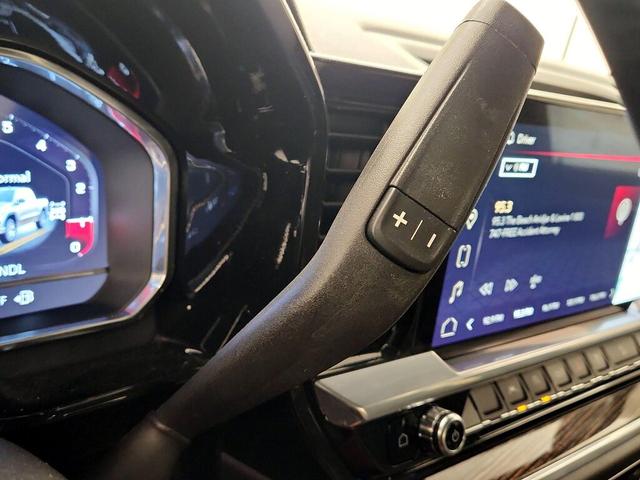 Photo of 2022 White GMC Sierra 1500