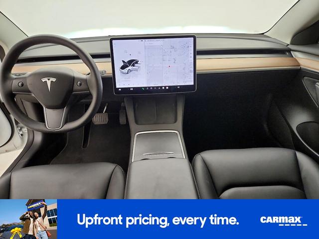 Photo of 2023 White Tesla Model 3