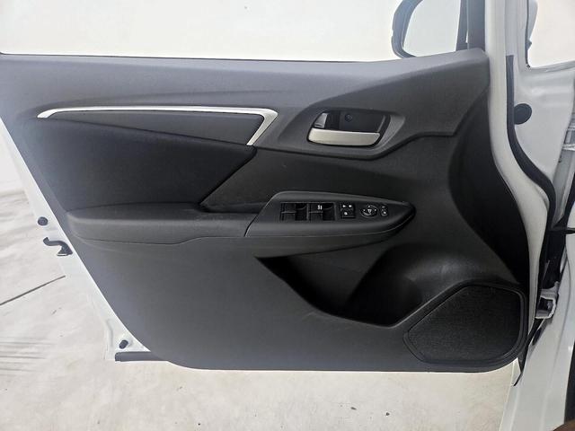 Photo of 2016 White Honda Fit