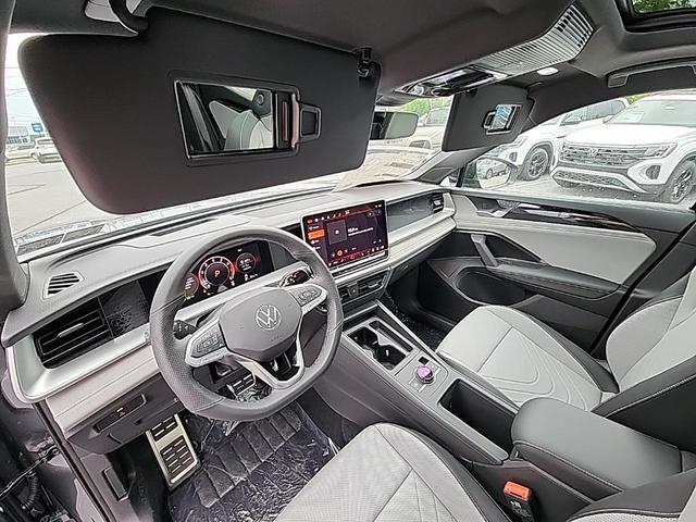 Photo of 2025 Platinum Gray Metallic Volkswagen Tiguan